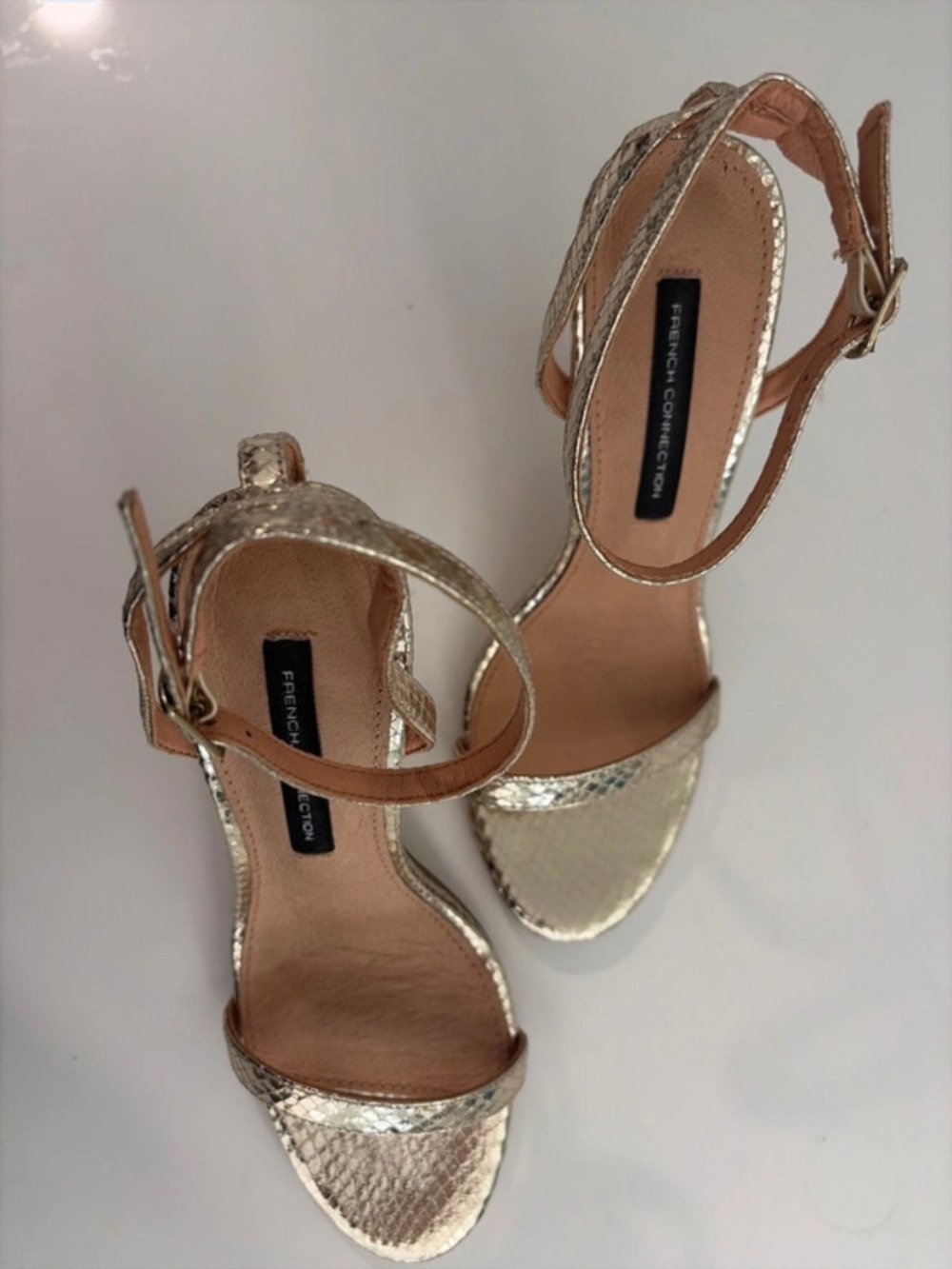 Gold heels - Picture 3 of 11